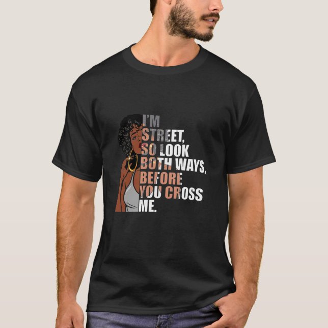 Ich bin auf der Straße so schauen Sie beide Wege,  T-Shirt (Vorderseite)