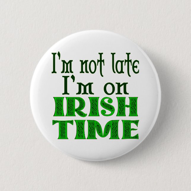 Ich bin auf Irish Time Funny Sprichwort Button (Vorderseite)