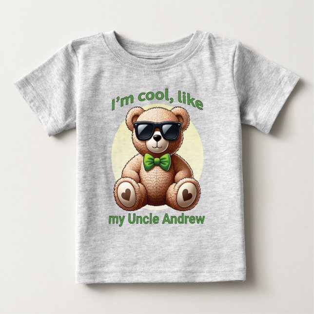 Ich bin Cooler Teddybär mit einem grünen Bow, der  Baby T-shirt (Vorderseite)
