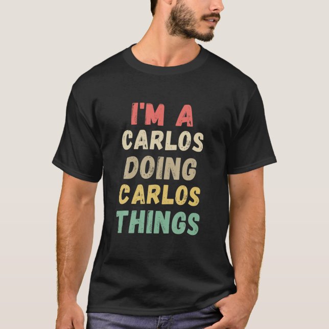 Ich bin ein Carlos Doing Carlos Things Funny T-Shirt (Vorderseite)
