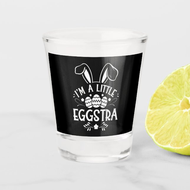 Ich bin ein kleiner Eggstra Funny Rabbit Ostersonn Schnapsglas (Vorderseite)