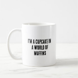 Ich bin ein Kuchen in einer Welt aus Muffins Kaffeetasse