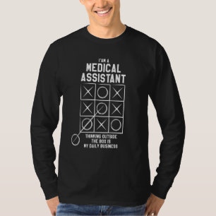 Ich bin ein medizinischer Assistent, der außerhalb T-Shirt