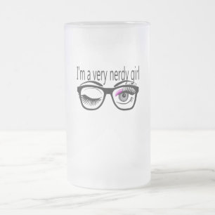 Ich bin ein sehr Nerdy Girl mit rosa Augwitschern Mattglas Bierglas