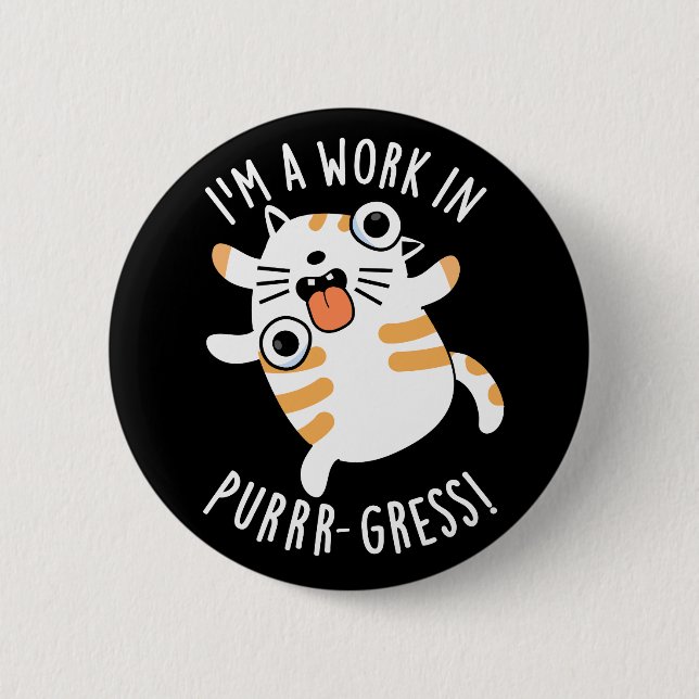 Ich bin ein Werk in Purr-gress Funny Cat Pun Dark  Button (Vorderseite)