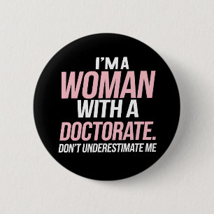 Ich bin eine Frau mit einem Doktoratsarzt, der ein Button