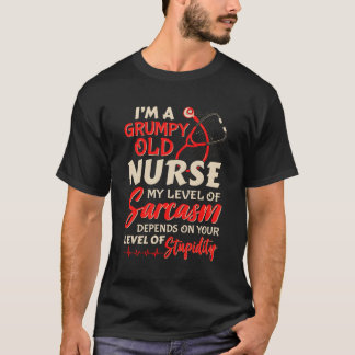 Ich bin eine gruselige alte Krankenschwester Fraue T-Shirt