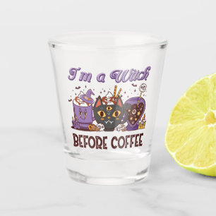 Ich bin eine Hexe vor dem Kaffee Schnapsglas