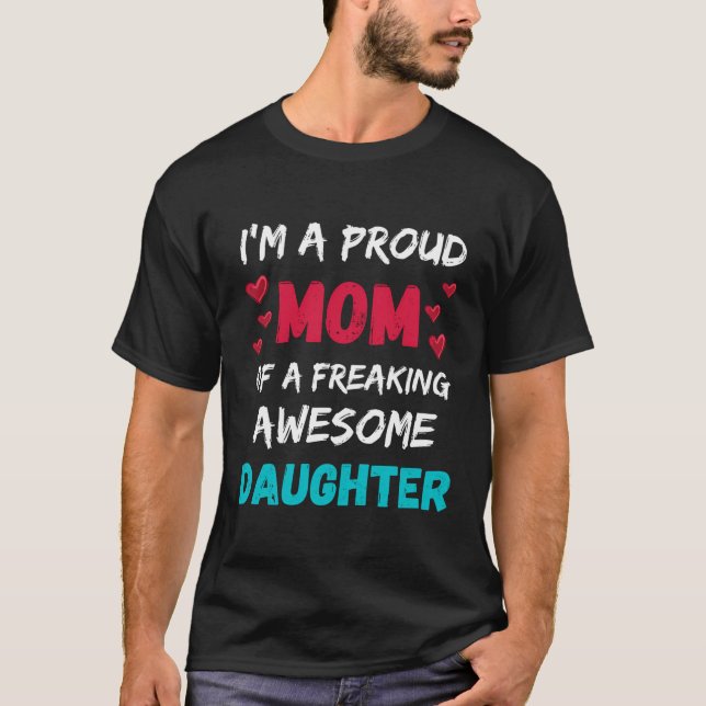 Ich bin eine stolze Mama einer furchenden Phantast T-Shirt (Vorderseite)