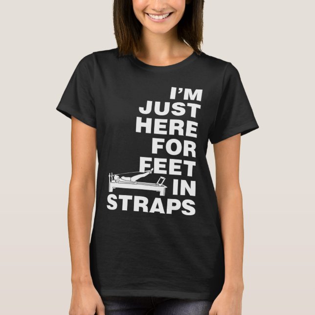 Ich bin gerade hier für Feet in Straps Pilates Yog T-Shirt (Vorderseite)