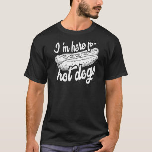 Ich bin hier für Hot Dogs zum Grillen und Camping T-Shirt