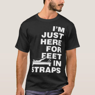Ich bin hier nur für Füße in Gurten Pilates Yoga F T-Shirt