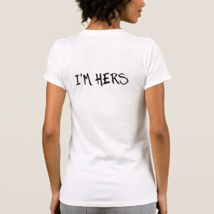 ICH BIN HIER. SIE IST MEIN. LESBISCHE SHIRTS. T-Shirt