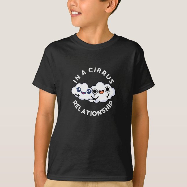 Ich bin in einer Cirrus-Beziehung Funny Cloud Pun T-Shirt (Vorderseite)
