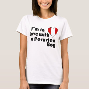 Ich bin in Liebe mit einem peruanischen Jungen T-Shirt