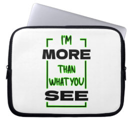 Ich bin mehr als das, was du in fetter Typografie Laptopschutzhülle