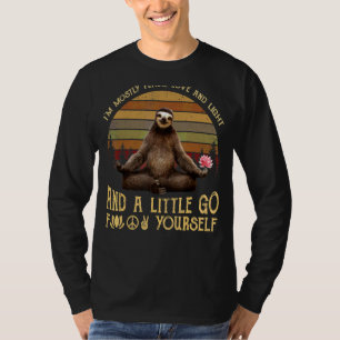 Ich bin meistens Peace Liebe und Light Yoga Sloth T-Shirt