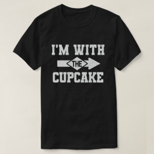 Ich bin mit dem Cupcake-Matching Halloween-Kostüm T-Shirt