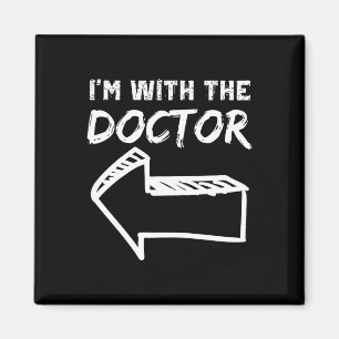 Ich bin mit dem Doktor Verlassen Arrow Funny Hallo Magnet