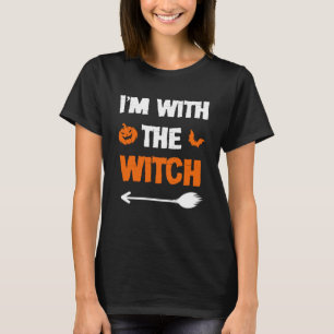 Ich bin mit der HexenHalloween-Ehemann-Ehefrau Sei T-Shirt