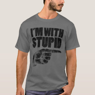 Ich bin mit einem stupiden Zeiger mit dem rechten T-Shirt