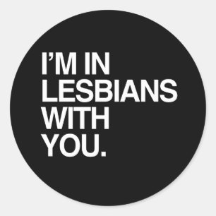 ICH BIN MIT IHNEN IN LESBIANEN - WEISS -.png Runder Aufkleber