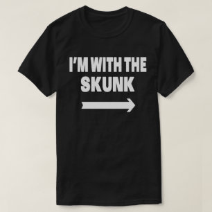 Ich bin mit Skunk Easy Halloween Matching Paare T-Shirt