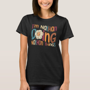 Ich bin Nathan Doing Nathan Things Groovy Retro Na T-Shirt