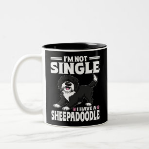 Ich bin nicht Single, ich habe einen Sheepadoodle- Zweifarbige Tasse