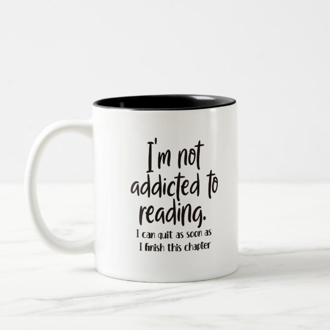 Ich bin nicht süchtig nach Lesen. Zweifarbige Tasse (Links)