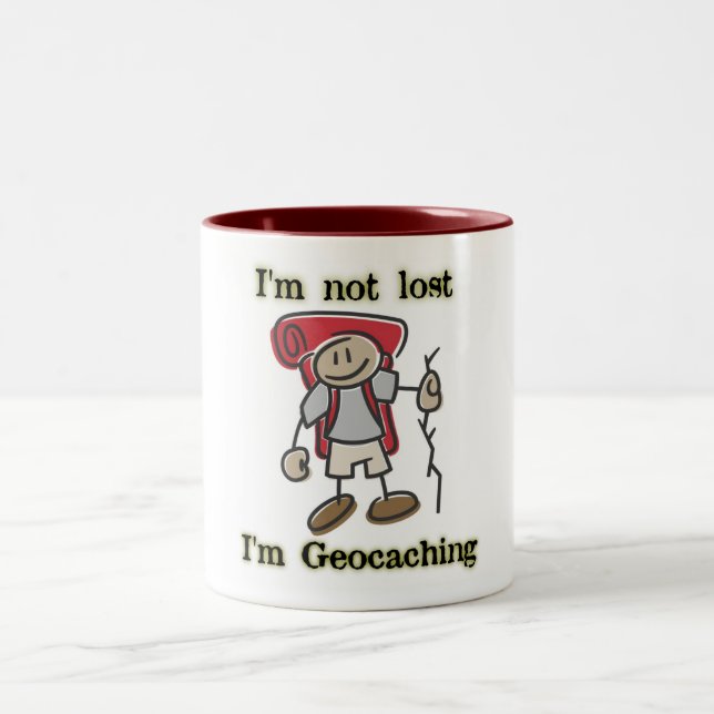 "Ich bin nicht verlorene" Geocaching Grafik auf Zweifarbige Tasse (Mittel)