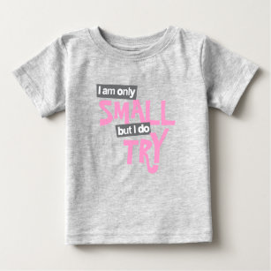 Ich bin nur klein, aber ich versuche, Mädchen pink Baby T-shirt