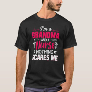 Ich bin Oma und Krankenschwester Nichts schreckt m T-Shirt
