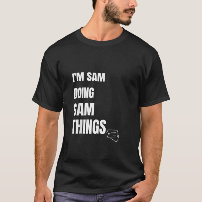 Ich bin Sam Doing Sam Things Funny Personalisiert  T-Shirt (Vorderseite)