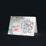 Ich bin Schnee Niedlich Text Baby Foto Weihnachten<br><div class="desc">Ich bin Schnee Niedlichen Text Baby Foto Weihnachten geklappt. Ein künstlerisches Set-Skript mit einem Schneemann-Motiv in silberfarbenem Imitat Glitzer liegt vorne teilweise auf Ihrem Foto zu den links überlagert. Ersetzen Sie das Foto einfach durch Ihr eigenes und personalisieren Sie Ihren Gruß und Namen im Inneren.</div>