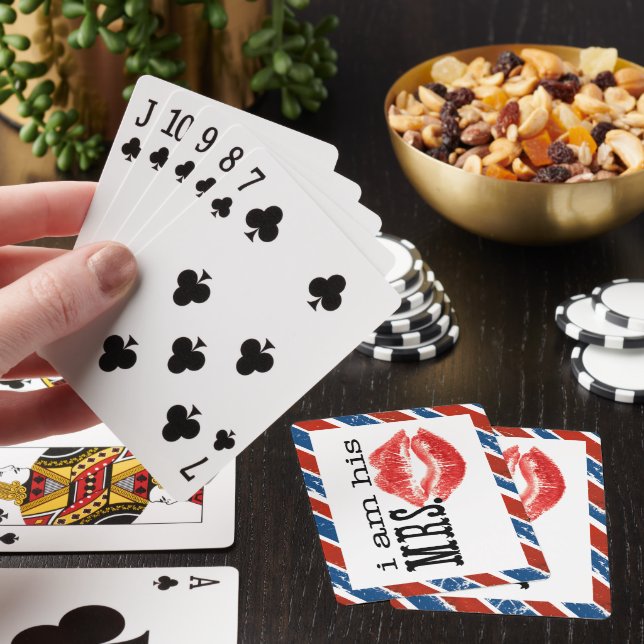 Ich bin seine Frau, die Karten spielt Spielkarten (In Situ)
