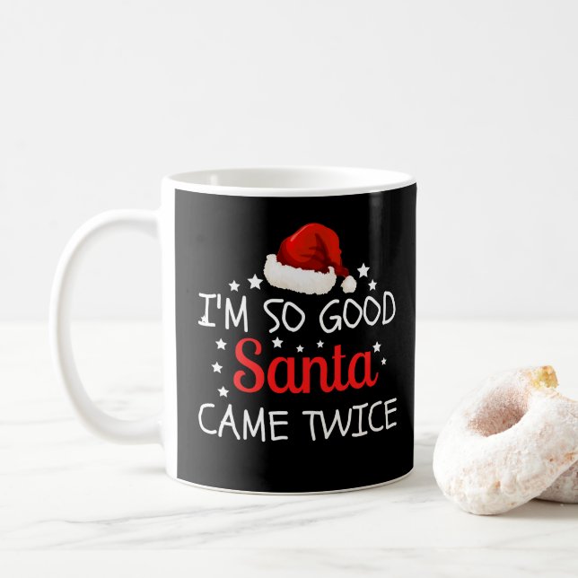 Ich bin so gut, dass der Weihnachtsmann zwei Mal e Kaffeetasse (Mit Donut)