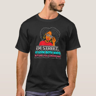 Ich bin so in der Straße, schauen Sie beide Wege,  T-Shirt