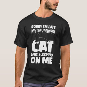 Ich bin spät dran, dass meine Katze auf meiner Sav T-Shirt