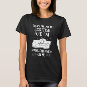 Ich bin spät dran, meine Scottish Fold Katze hat a T-Shirt