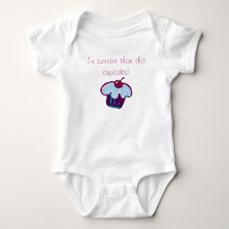 Ich bin süßer als dieser kleine Kuchen! Baby Strampler