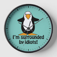 Ich bin von Idioten umgeben! Funny Penguin