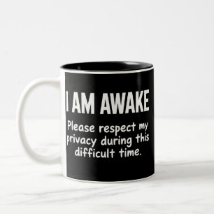 Ich bin wach, bitte respektiert meine Privatsphäre Zweifarbige Tasse