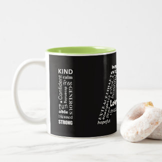 Ich bin weiß auf der schwarzen Tasse