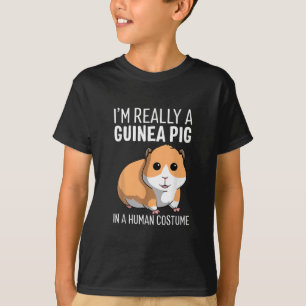 Ich bin wirklich eine Guinea, die in einem menschl T-Shirt