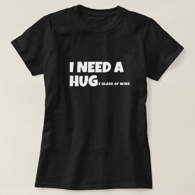 Ich brauche ein riesiges Glas Wein T-Shirt (Design vorne)