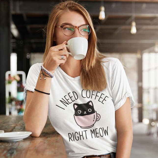 Ich brauche gleich Kaffee T-Shirt (Von Creator hochgeladen)