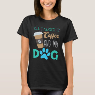 Ich brauche Kaffee und meine Hunde Kaffee-Teppiche T-Shirt