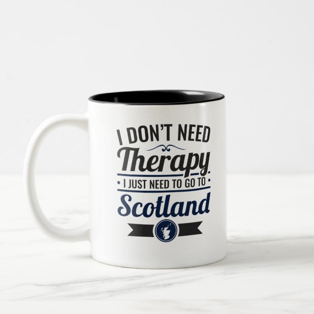 Ich brauche keine Therapie, um nach Schottland zu  Zweifarbige Tasse (Links)
