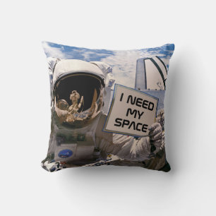 Ich brauche meinen Raum lustiger NASA-Astronaut hä Kissen